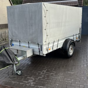 Humbaur Anhänger mit Plane und Spriegel